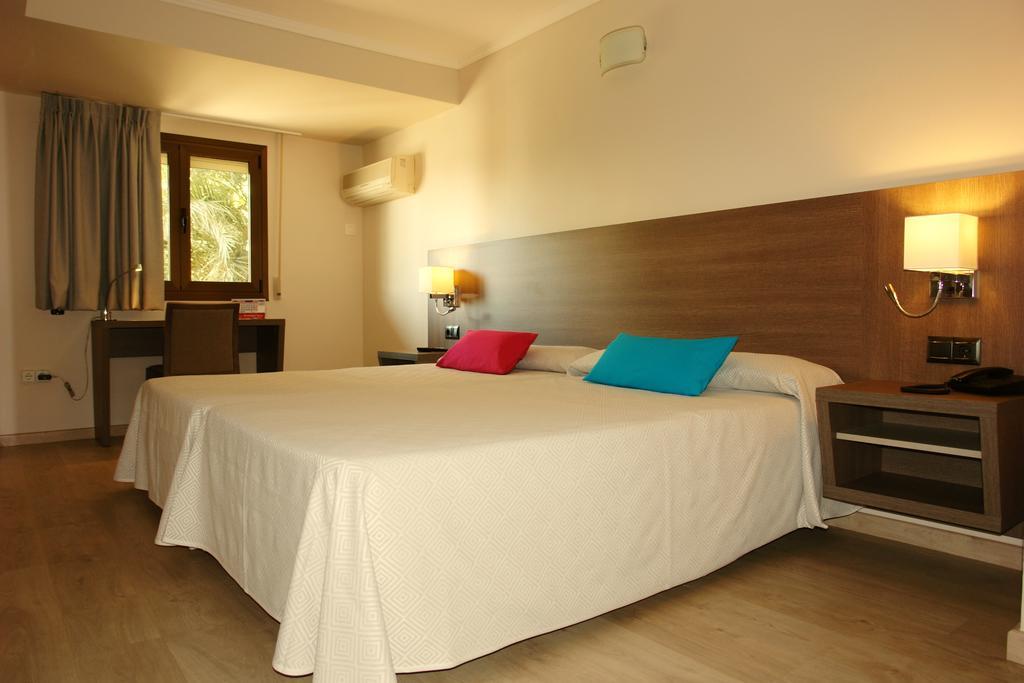 Hotel Avenida Plaza Alzira Habitación foto